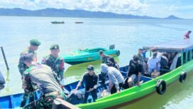 16 CPMI illegal yang diamankan Satgas Pamtas RI - Malaysia Yonarmed 11/Guntur Geni Kostrad di Sebatik, Jumat (5/4/2025), diseberangkan ke Nunukan untuk diserahterimakan ke BP3MI,