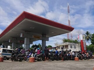 Ilustrasi : Pemandangan antrean BBM di salah satu APMS Nunukan.