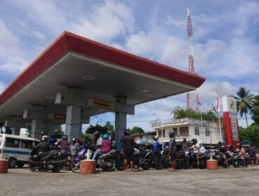 Ilustrasi : Pemandangan antrean BBM di salah satu APMS Nunukan.