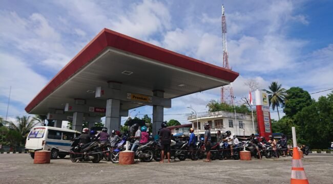 Ilustrasi : Pemandangan antrean BBM di salah satu APMS Nunukan.