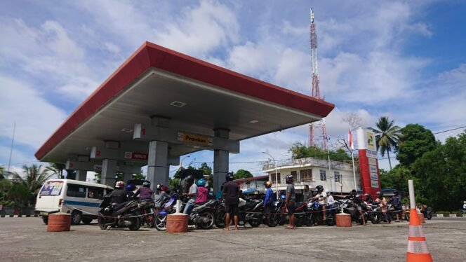 
					Pemandangan antrean BBM di salah satu APMS Nunukan.