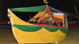 Perahu warna warni yang ditampilkan dalam defile MTQ XX di Sembakung. Perahu memiliki filosofis yang menggambarkan perjuangan, kebersamaan dan pengorbanan bagi warga Sembakung.
