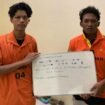 Dua pemuda pelaku pengeroyokan Muhammad Amin (20), warga Sebatik. Seorang pelaku tidak ditampilkan karena masih dibawah umur. Pengeroyokan terjadi karena korban menyenggol salah satu motor pelaku yang terpakir di pinggir jalan, Senin (31/3/2025) pukul 01.30 wita.