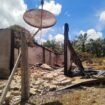 Reruntuhan rumah Laning, warga Desa Sekaduyan Taka, Seimanggaris yang rumahnya terbakar akibat sambaran petir pada Jumat (5/4/2025). Kini Laning dan tiga anaknya tinggal di rumah kebun, tak jauh dari rumahnya,