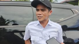 Bupati Nunukan, Irwan Sabri saat melayani wawancara wartawan pasca agenda Silaturahmi dan Halal Bihalal di Desa Binalawan, Sebatik, Rabu (16/4/2025).