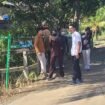 Jembatan Jalan Bina Salam, diantara RT 08 dan RT 09 Desa Liang Bunyu, Sebatik Barat.
Jembatan dengan konstruksi kayu ulin tersebut, dibangun sejak Kabupaten Nunukan masih berstatus kecamatan.
Saat ini, jembatan mengalami kerusakan karena termakan usia.