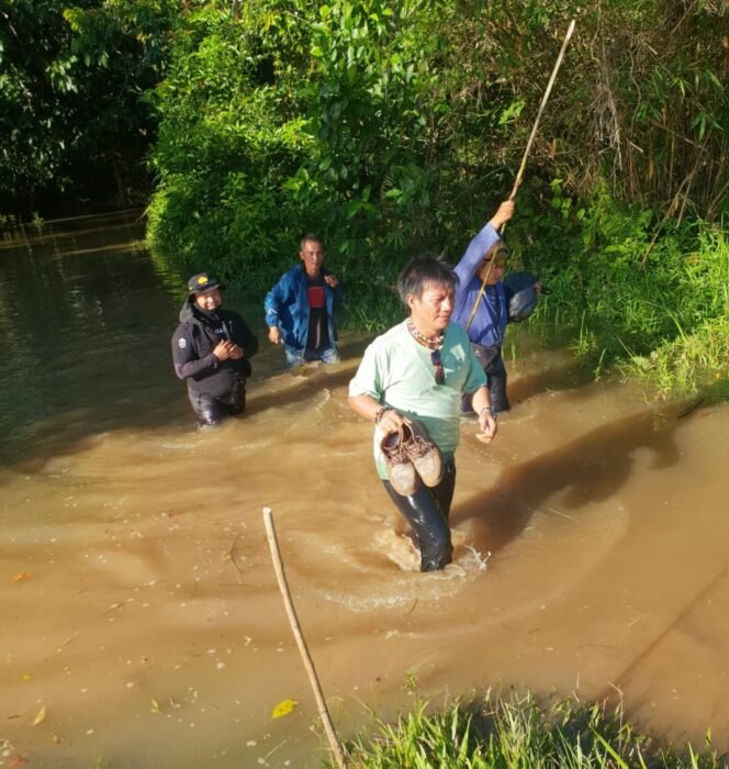 
					Anggota DPRD Nunukan, Rian Antoni, saat monitoring proyek fisik APBD 2024. Kondisi alam Krayan selalu menjadi tantangan. Dalam monitoring, sebuah proyek Land Clearing Lapangan Bola Krayan Barat dengan nilai proyek sekitar Rp 422 juta, tidak ditemukan.