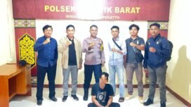 Laki laki warga Sebatik S saat diamankan polisi. S tega mencuri uang teman akrabnya dan dihabiskan untuk judi slot.