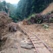 Jalan alternatif untuk sepeda motor yang dikerjakan warga di Krayan secara gotong royong. Kini jalan tersebut hilang karena kembali tertimbun longsor susulan.