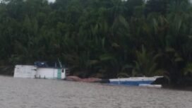 KM Sinar Harapan 8, karam di Perairan Kudamis Gunung Patak, Sungai Sebuku, Selasa (15/4/2025) sekitar pukul 20.18 wita. Empat ABK selamat, barang muatan senilai Rp 1 miliar hanyut dan tenggelam,
