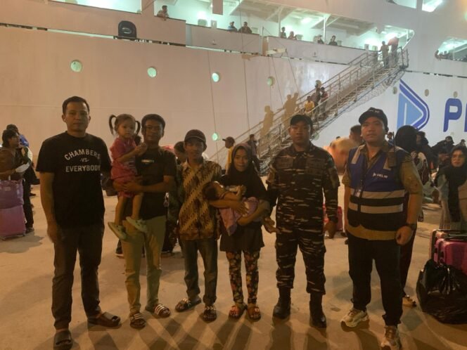 
					Pemulangan keluarga Ancak ke Donggala, oleh DSP3A Nunukan,