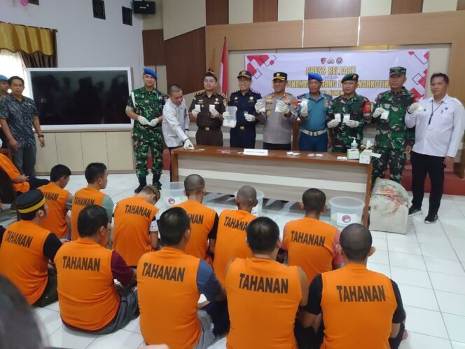 
					Pers rilis pemusnahan 1.716,93 gram sabu sabu hasil pengungkapan kasus di medio Januari - April 2025 oleh Satreskoba Polres Nunukan,