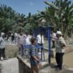 Anggota DPRD Nunukan monitoring proyek pintu irigasi persawahan Desa Binalawan Sebatik. Mekanisme pintu irigasi dinilai nyleneh, dan berakibat membanjiri pemukiman warga RT 11, Kp Enrekang saat musim hujan.