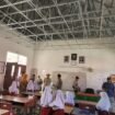 Kondisi plafon salah satu RKB di SDN 004 Sebatik Barat. Proyek APBN yang baru seumur jagung ini sudah mengalami kerusakan pada plafon. Asbes runtuh, terjadi di 5 RKB di sekolah tersebut.