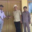 Sejumlah anggota DPRD Nunukan, Kaltara, Nadia, Andi Yaqub, Andre Pratama, Ramsah dan Haji Firman, mendatangi gedung sekolah paket A, B, C di Jalan TVRI RT 08 Sei Pancang yang disegel pemilik lahan, di sela monitoring proyek APBD Nunukan 2024, Selasa (15/4/2025).