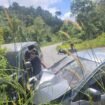 Dua mobil yang terlibat laka lantas di Bukit Menangis Sebatik, Xenia abu abu dengan Nomor Polisi DD 1227 VU dan Daihatsu Grandmax abu abu, nomor plat B 1582 PIM, Senin (7/4/2025).