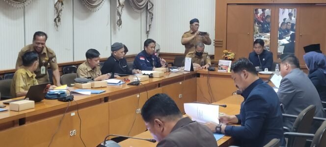 
					Rapat Dengar Pendapat (RDP) membedah anggaran PDAM, Senin (5/5/2025).
