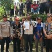 Aksi demonstrasi damai MHA Dayak Agabag Tulin Onsoi yang menuntut pembebasasan lahan adat dari HGU PT KHL,