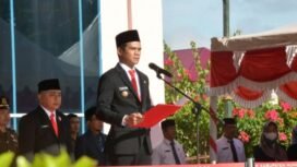 Bupati Nunukan, Irwan Sabri saat memimpin upacara Hardiknas 2025,
