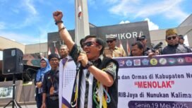 Orasi penolakan GRIB JAYA di Tugu Dwikora Nunukan. Aksi penolakan GRIB diinisiasi Poltek Nunukan, sebagai antisipasi kerusuhan SARA di perbatasan RI - Malaysia.