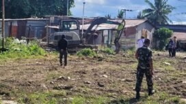 Proses pembongkaran pemukiman penduduk di Jamaker oleh YPPSDP.