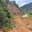 Longsor di Jalan Lingkar Krayan. Musibah ini membuat akses 5 Desa di Krayan Tengah lumpuh total.
