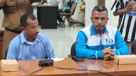 Perwakilan SPN PT KHL, Kornelis, menguraikan sejumlah tuntutan buruh dan tindakan represif perusahaan yang memecat 477 karyawan dan mengusir mereka dari barak saat aksi mogok kerja berlangsung,