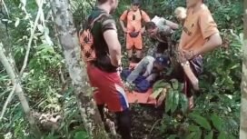Warga Desa Wa'Yagung menandu Juehari Ruyen Tiki untuk survey jalur yang akan dibuka sebagai jalan alternatif Wa' Yagung menuju Desa Pa'Rayeh. Jalur sepanjang lebih 14 km tersebut, telah masuk Perda Tata Ruang 2024.
