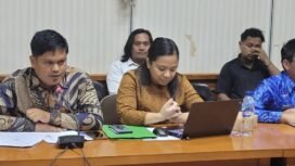 Dokter Yuanti Yunus Konda (perempuan di tengah), saat RDP di Gedung DPRD Nunukan, Selasa (20/5/2025). dr.Yuanti merupakan salah satu dari 4 dokter spesialis yang diberhentikan Pemda Nunukan.