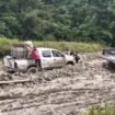 Sejumlah mobil double gardan terbenam lumpur di jalanan utama menuju Krayan Selatan. Harga Sembako melambung tinggi, spare part PLTD sulit terkirim,
