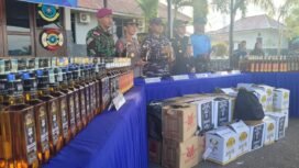 LANAL Nunukan menggelar jumpa pers terkait penangkapan 444 Miras Malaysia yang diselundupkan ke Nunukan melalui perairan Sei Ular,