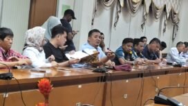 Rapat dengar pendapat para pengusaha kapal Nunukan - Tawau. Pengusaha memprotes sanksi denda Rp 1,6 miliar yang ditagihkan Imigrasi Nunukan.