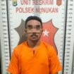 JL (26) pekerja pabrik es batu yang menggelapkan uang hasil penjualan sebesar Rp 36 juta,
