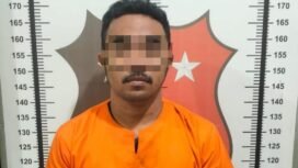 JL (26) pekerja pabrik es batu yang menggelapkan uang hasil penjualan sebesar Rp 36 juta,
