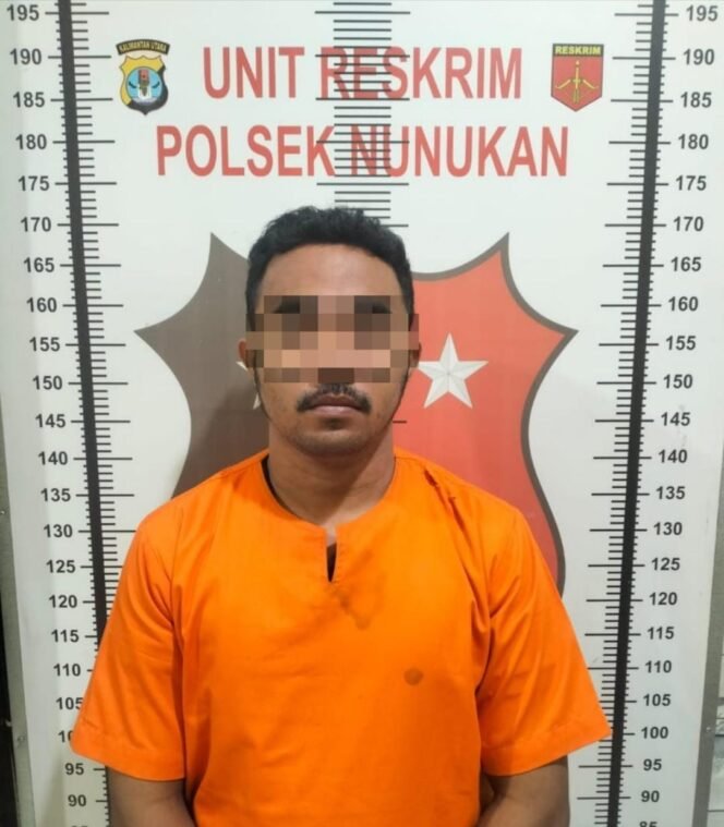 
					JL (26) pekerja pabrik es batu yang menggelapkan uang hasil penjualan sebesar Rp 36 juta,