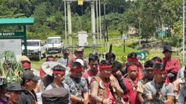 Aksi demo MHA Dayak di pedalaman Nunukan, menuntut pertanggung jawaban PT AHL yang meracuni tanaman singkong warga,