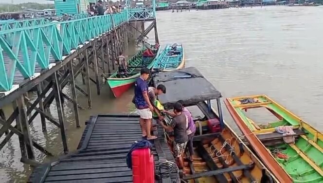 
					Jembatan baru Kp Rumput Laut Mamolok. Di lokasi ini 4 mesin perahu nelayan diambil pencuri.