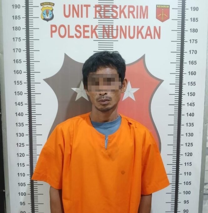 
					R (44), buruh kelapa sawit di Sebakis yang mencuri uang Rp 12 juta milik tetangganya untuk berjudi,