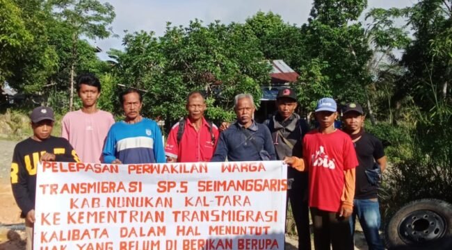 Warga transmigran SP5 Sebakis, Nunukan, Kaltara, urunan untuk memberangkatkan perwakilan ke Kementerian, mempertanyakan kejelasan nasib mereka pada 2023 lalu. Dok.Yudha.