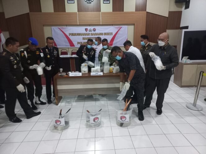 
					Pemusnahan 11 Kg narkoba oleh aparat keamanan dan instansi vertikal di Nunukan, Selasa (1/7/2025).