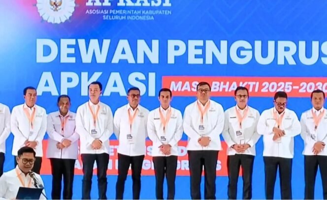 
					Bupati Nunukan, Kalimantan Utara, Irwan Sabri, dilantik sebagai Koordinator Wilayah (Korwil) Kalimantan Utara Asosiasi Pemerintah Kabupaten Seluruh Indonesia (APKASI) untuk masa bakti 2025–2030, di Jakarta, Kamis (17/7/2025). Dok.Prokopim.