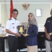 Bupati Nunukan, Irwan Sabri bersama Kepala Kanwil Direktorat Jenderal Perbendaharaan (DJPb) Kaltara, Ika Hermini Novianti, menandatangani MOU perpanjangan kerja sama sinergytas peningkatan pengelolaan keuangan daerah. Dok.Prokopim.