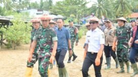 Danrem 092/Maharajalila Brigjen TNI Mohammad Sjahroni, melakukan kunjungan kerja (Kunker) ke Kabupaten Nunukan, salah satu agenda khususnya adalah menanam mangrove di Sebatik,