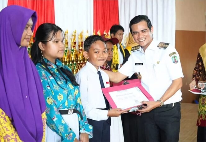 
					Hadiri Peringatan Hari Anak Nasional 2025, Irwan Sabri Warning Orang Tua Sungguh Sungguh Mengontrol Pergaulan Anaknya. Dok.Prokopim.