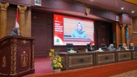 Juru Bicara Fraksi Demokrat, Hj Nadia membacakan pandangan Fraksi terkait Perda Pajak dan Retribusi, Senin (30/6/2025).