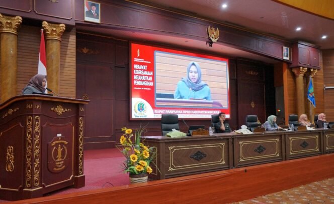 
					Juru Bicara Fraksi Demokrat, Hj Nadia membacakan pandangan Fraksi terkait Perda Pajak dan Retribusi, Senin (30/6/2025).