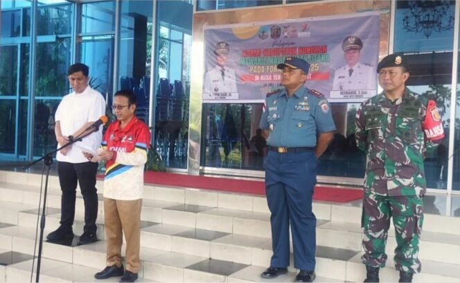 
					Wakil Bupati Nunukan, Hermanus, melepas   peserta kontingen Komite Olahraga Masyarakat Indonesia (KORMI) Nunukan, untuk berlaga di Festival Olahraga Masyarakat Nasional (Fornas) VIII di Nusa Tenggara Barat (NTB), Senin (21/7/2025). Dok.Prokopim.