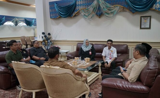 
					Komisioner KI Kaltara saat berkunjung ke DPRD Nunukan, 