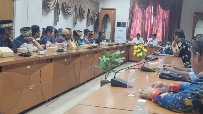 
					Rapat Dengar Pendapat membahas Progres pemekaran Desa Binusan Dalam dan Ujang Fatimah,