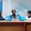 Salah satu ABK kapal pengangkut Sembako Malaysia untuk kebutuhan warga Perbatasan RI berhasil ditemukan di Batu Payung Malaysia. Rahmat menjalani pemeriksaan di Ibu Pejabat Polis Malaysia. Dok. Penerangan LANAL Nunukan.
